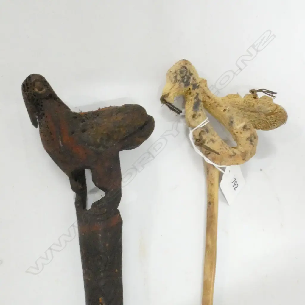 2 PNG BONE DAGGERS w. CARVED BIRD FINIALS L.310mm Image 1++