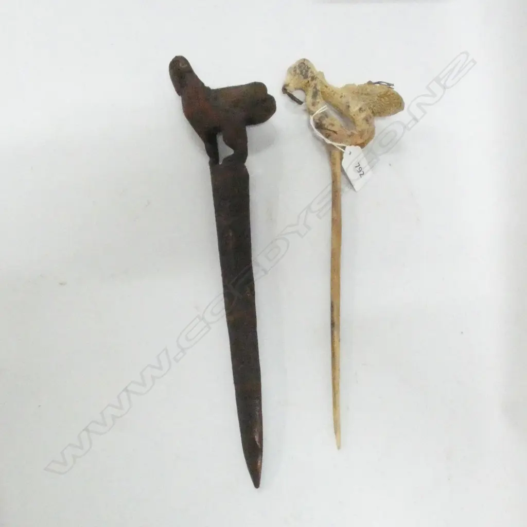 2 PNG BONE DAGGERS w. CARVED BIRD FINIALS L.310mm Image 1++