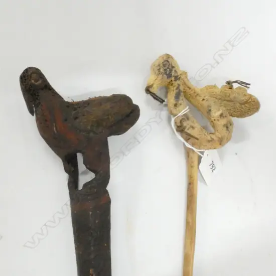 2 PNG BONE DAGGERS w. CARVED BIRD FINIALS L.310mm