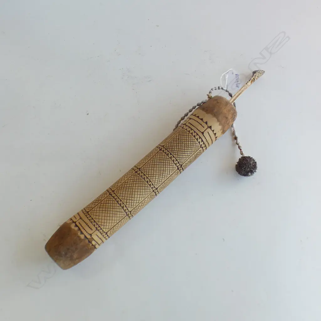 PAPUA NEW GUINEA SEPIK RIVER LIME COUNTAINER WITH BONE SPATULA H 360 MM Image 1++