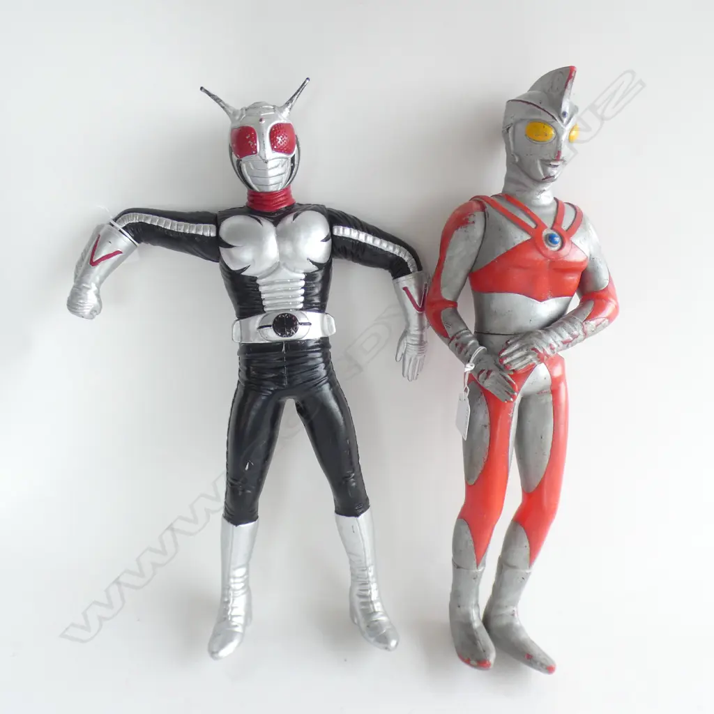 (Q) VINTAGE COLLECTABLE JAPANESE ACTION FIGURES "ANT MAN" AND "ULTRA MAN" H. 430/460mm Image 1++