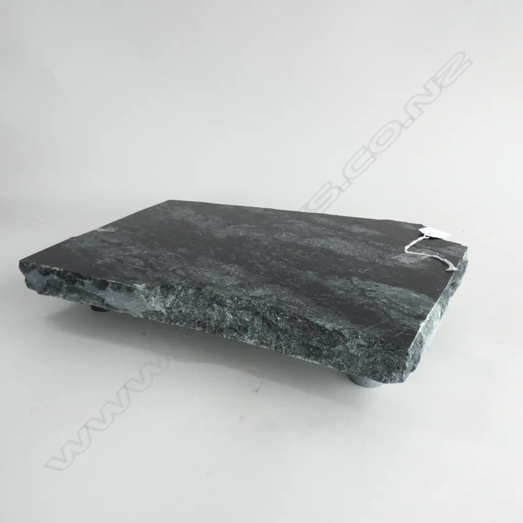 MARBLE CHEESE BOARD ON FEET 230 X 340 Image 1++