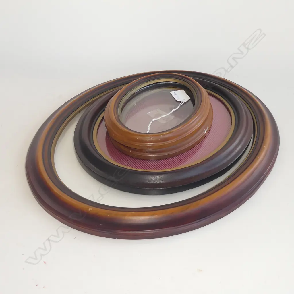 STACK OF 4 VARIOUS SIDE OVAL TIMBER GLAZED FRAMES NZ WOODCRAFT OF TAURANGA 1970/80’S.  Image 1++