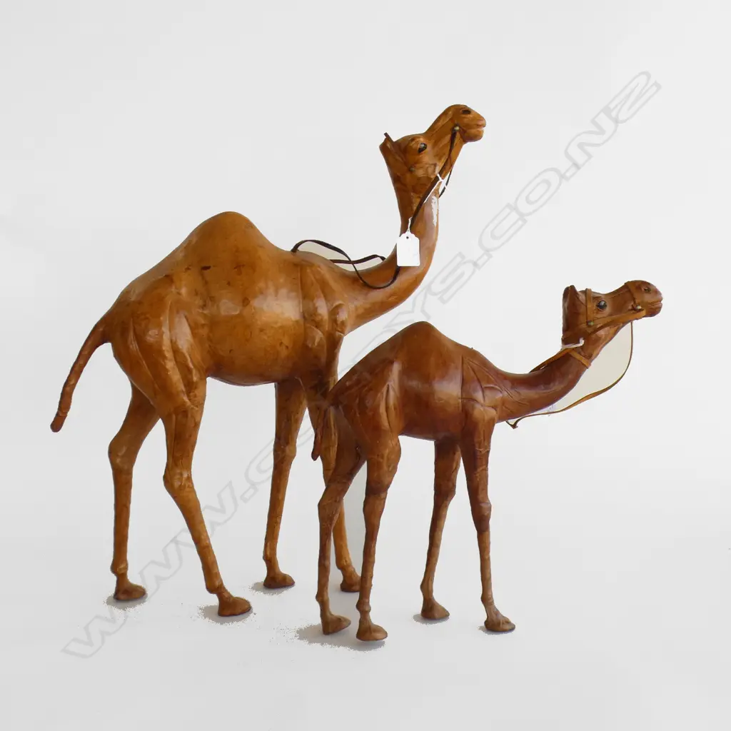 2 LEATHER COVERED CAMEL ORNAMENTS TALLEST H.530mm Image 1++