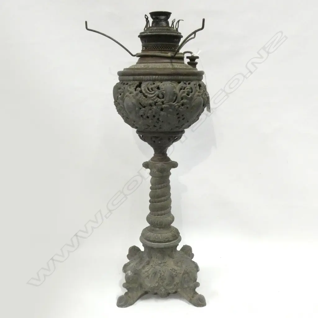 OLD KEROSENE LAMP Image 1++