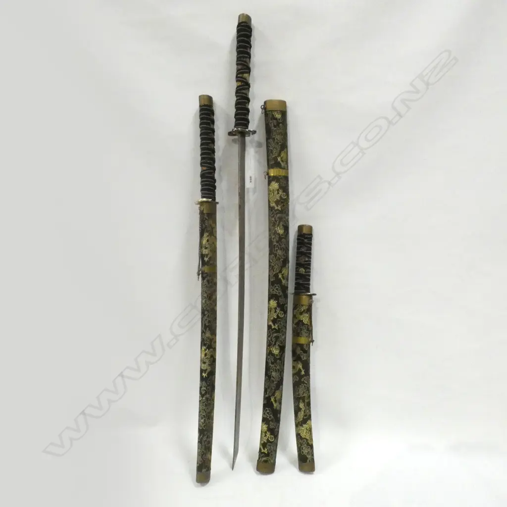 3 ORIENTAL SWORDS L.945mm Image 1++