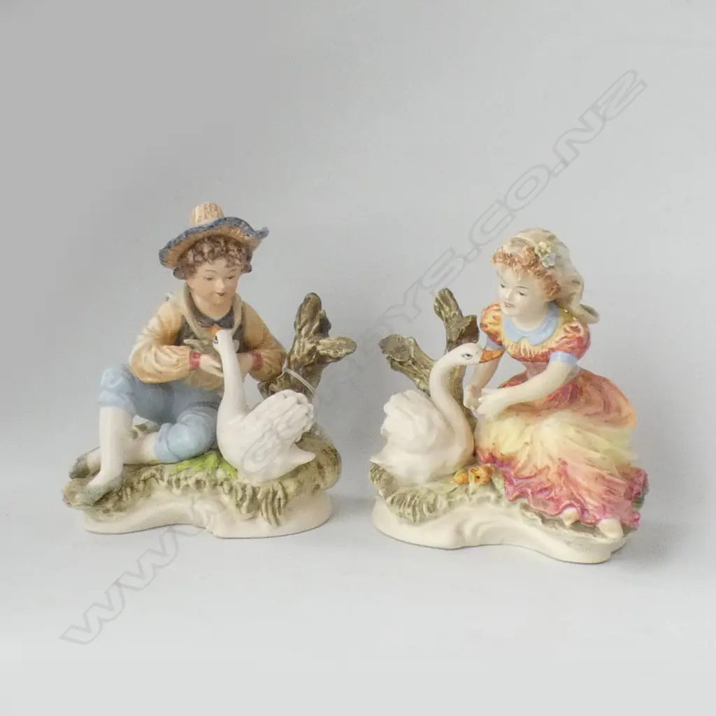 PR FIGURINES - GIRL WITH GOOSE & BOY WITH GOOSE H 200MM Image 1++