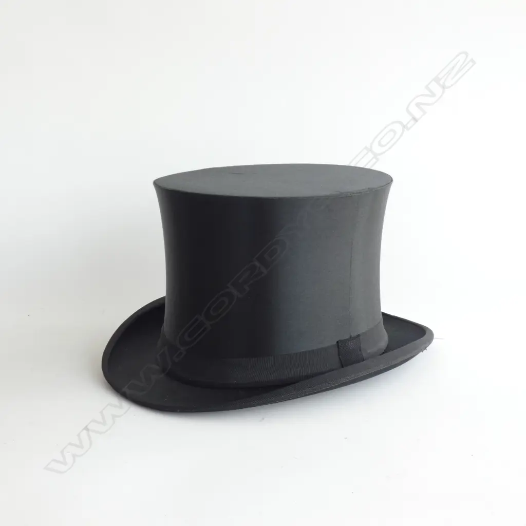 VINTAGE GERMAN COLLAPSIBLE BLACK TOP HAT IN ORIGINAL BOX Image 1++