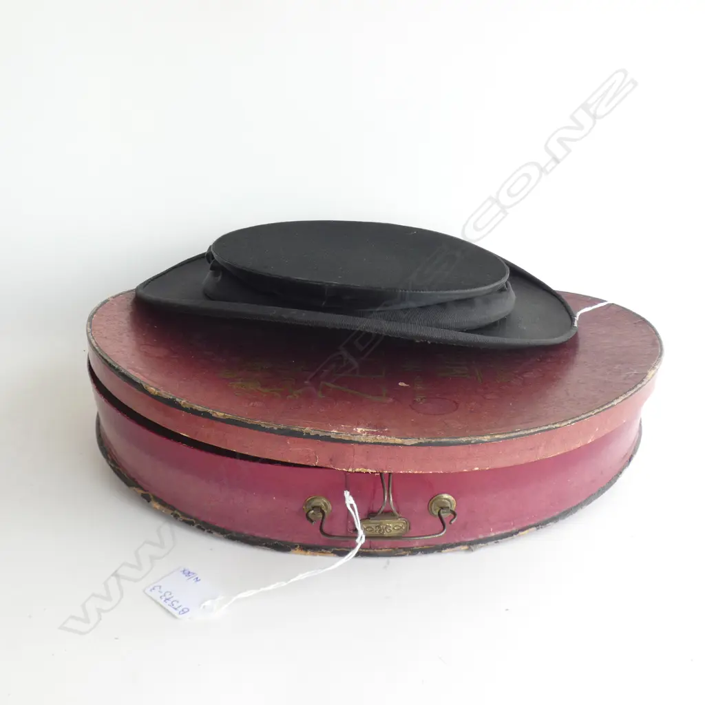 VINTAGE GERMAN COLLAPSIBLE BLACK TOP HAT IN ORIGINAL BOX Image 1++