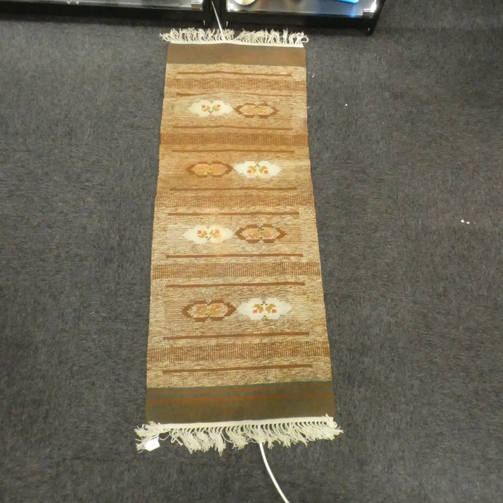HAND WOVEN TRIBAL RUG, 520 X 1500mm Image 1++
