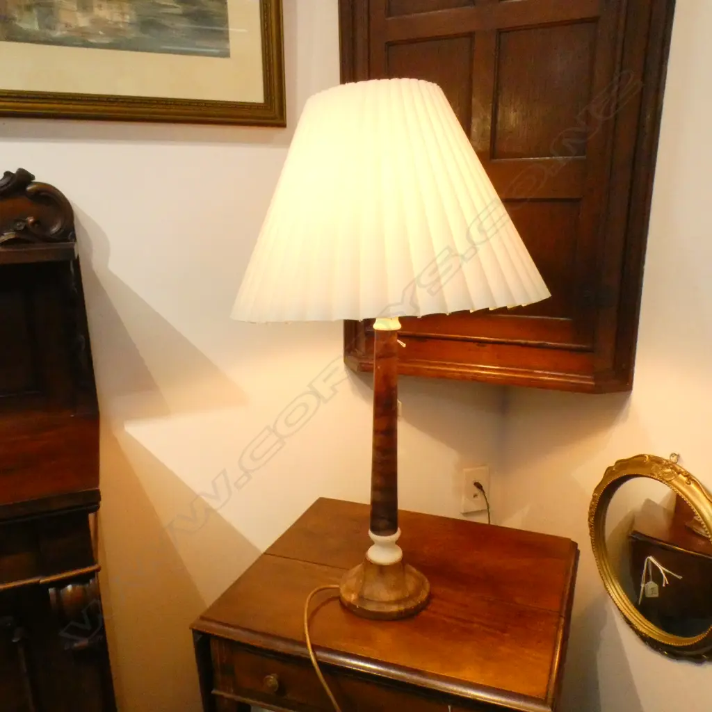 TABLE LAMP Image 1++