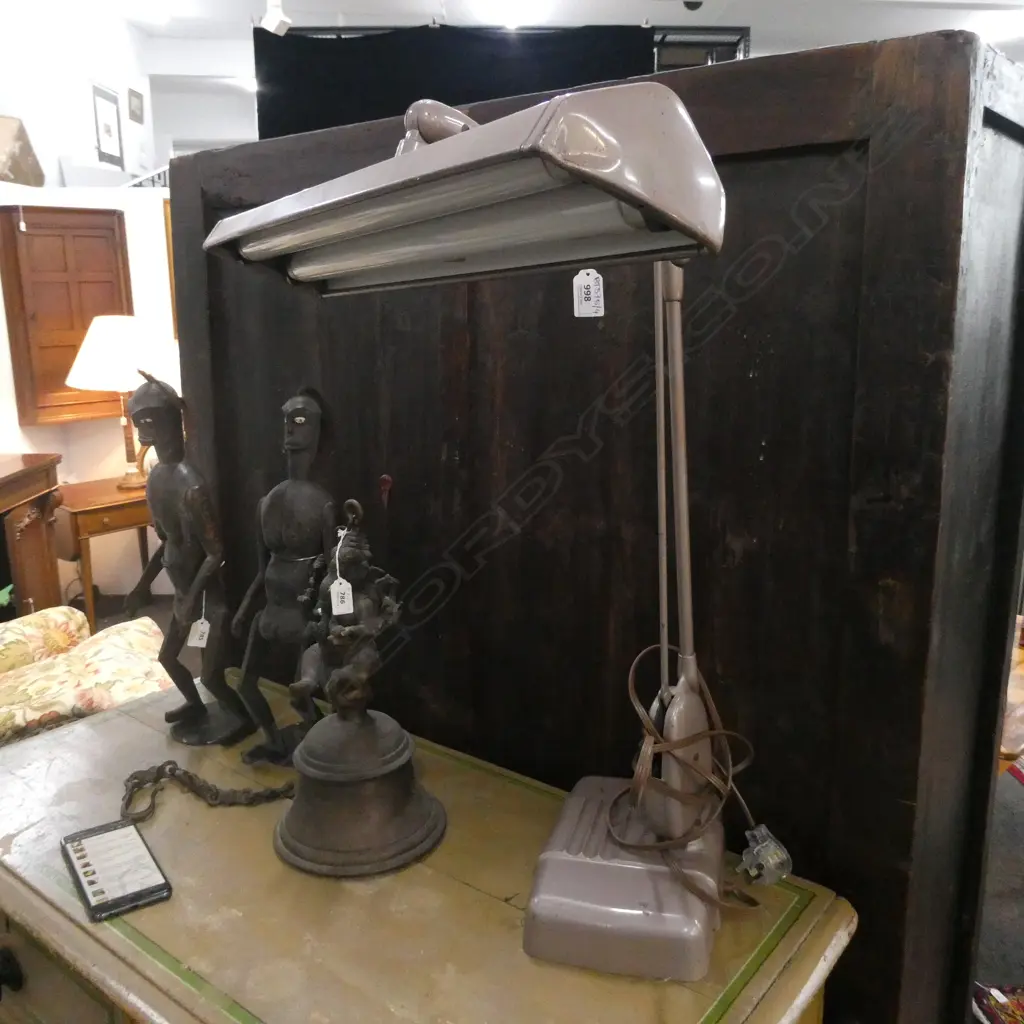LARGE VINTAGE METAL LIGHT; DAZOR MFG. CO. Image 1++