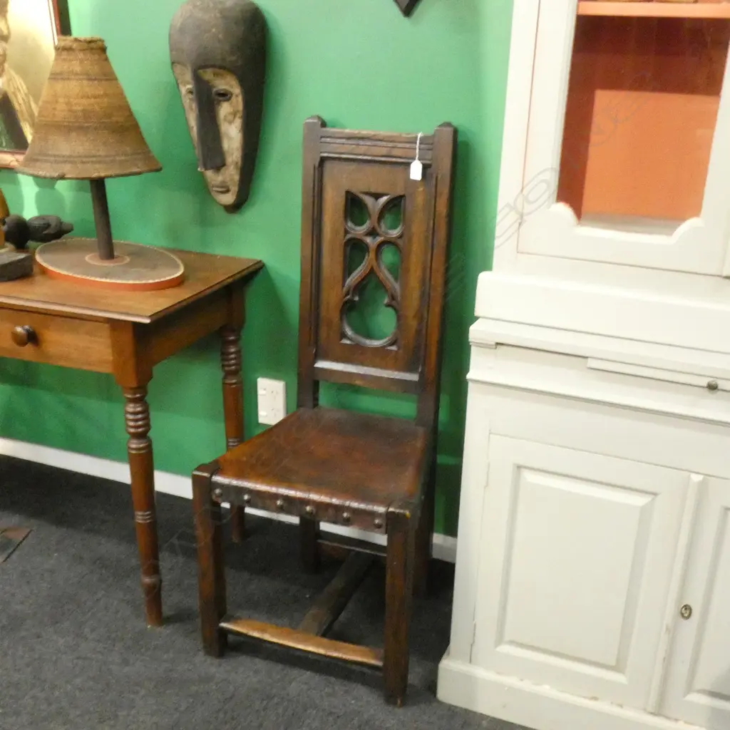 OLD TUDOR STYLE OAK CHAIR. STUDDED LEATHER SEAT Image 1++