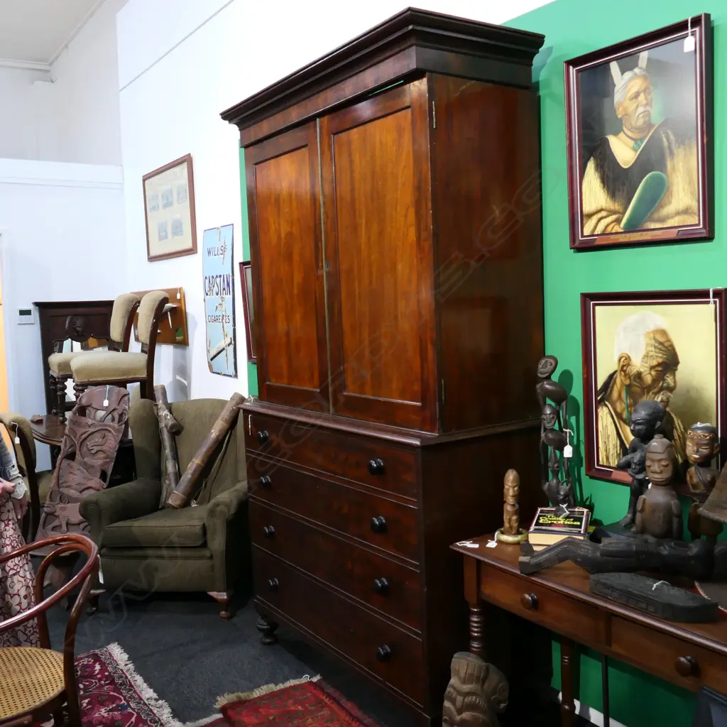GEORGE III MAHOGANY LINEN PRESS  (ex Highwic House.The vendor is the great great grandson of the first owner of Highwic) Image 1++