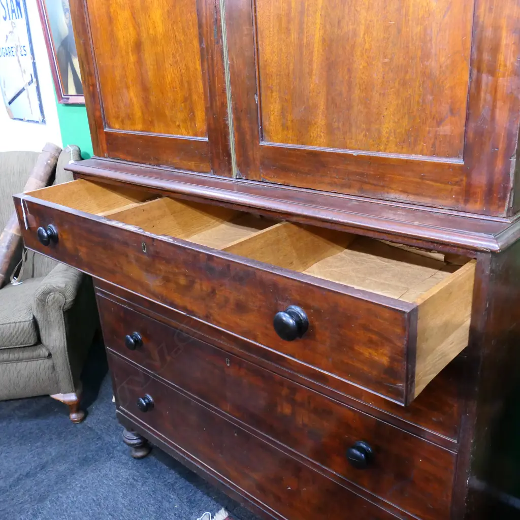GEORGE III MAHOGANY LINEN PRESS  (ex Highwic House.The vendor is the great great grandson of the first owner of Highwic) Image 1++