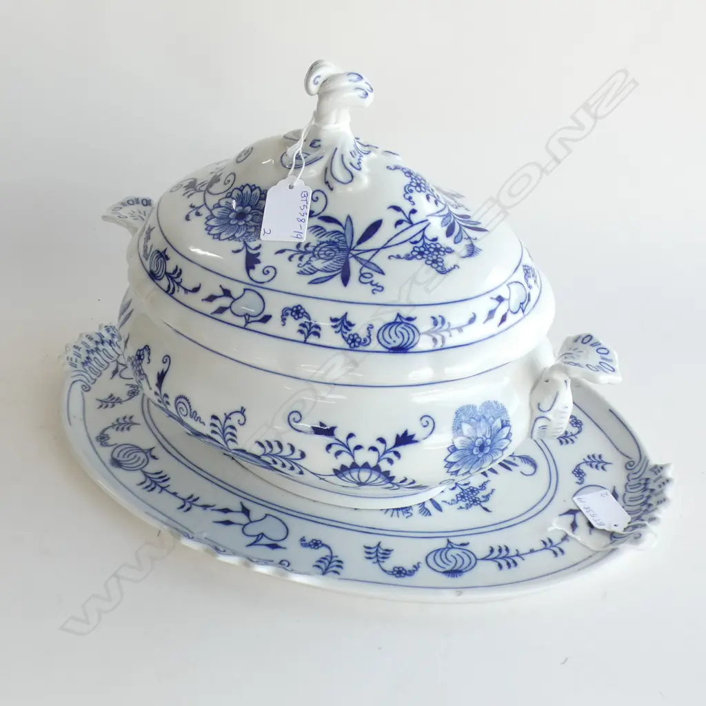 LG CZECH ZWIEBELMUSTER BLUE ONION MEAT PLATTER  (L420MM) & OVAL TUREEN (L350MM)  Image 1++
