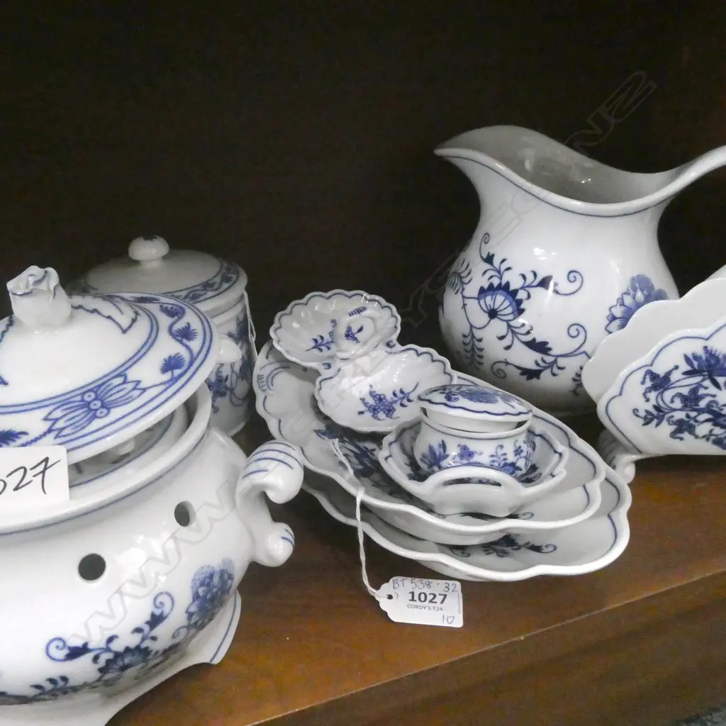 10 PCS CZECH ZWIEBELMUSTER BLUE ONION INCL LIDDED BOXES,SERVIETTE HOLDER, DISHES, LG JUG ETC.. Image 1++