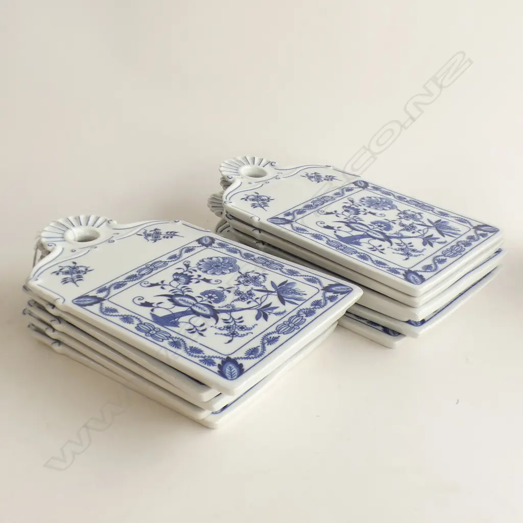 11 CZECH ZWIEBELMUSTER  BLUE ONION  CHEESE/BREAD PLATTERS W HANDLES 270 X 160MM Image 1++