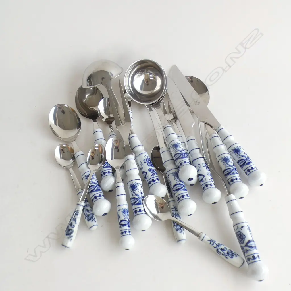 BAG ASST BLUE ONION PATTERN LADLES, SALAD SERVERS, MEAT FORKS ETC.. Image 1++