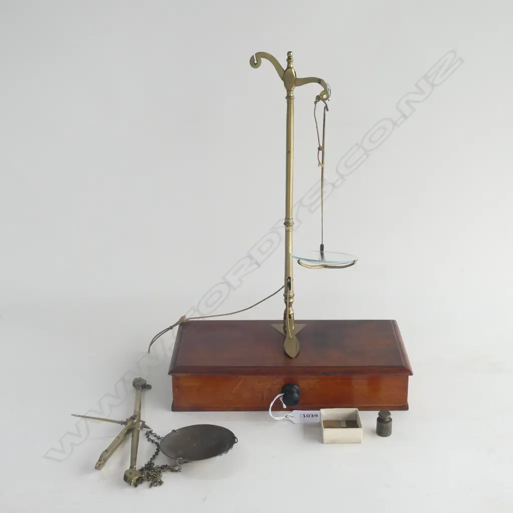 ANTIQUE GOLD SCALES, IN CASE w. WEIGHTS Image 1++