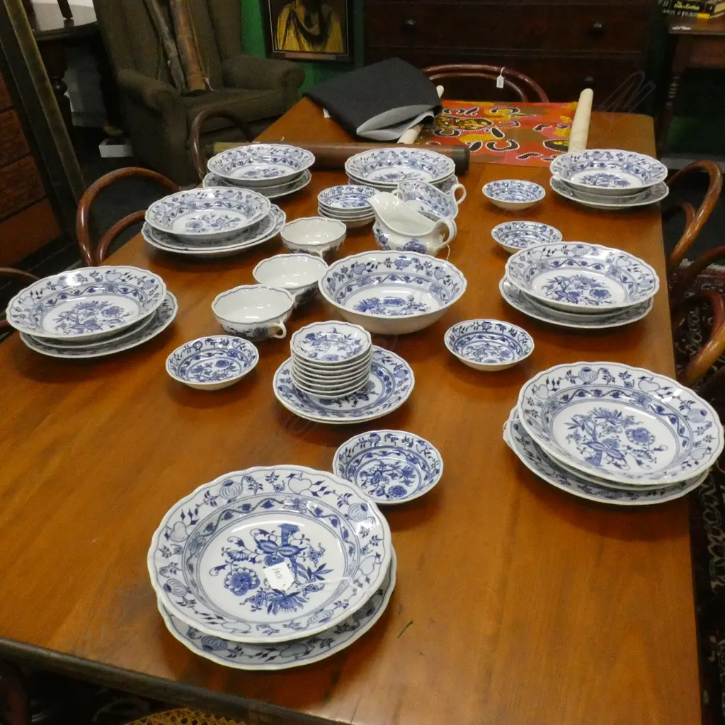 CZECH ZWIEBELMUSTER BLUE ONION PART 8 PLACE DINNER SERVICE + SPARES APPROX 50 PCS ... Image 1++