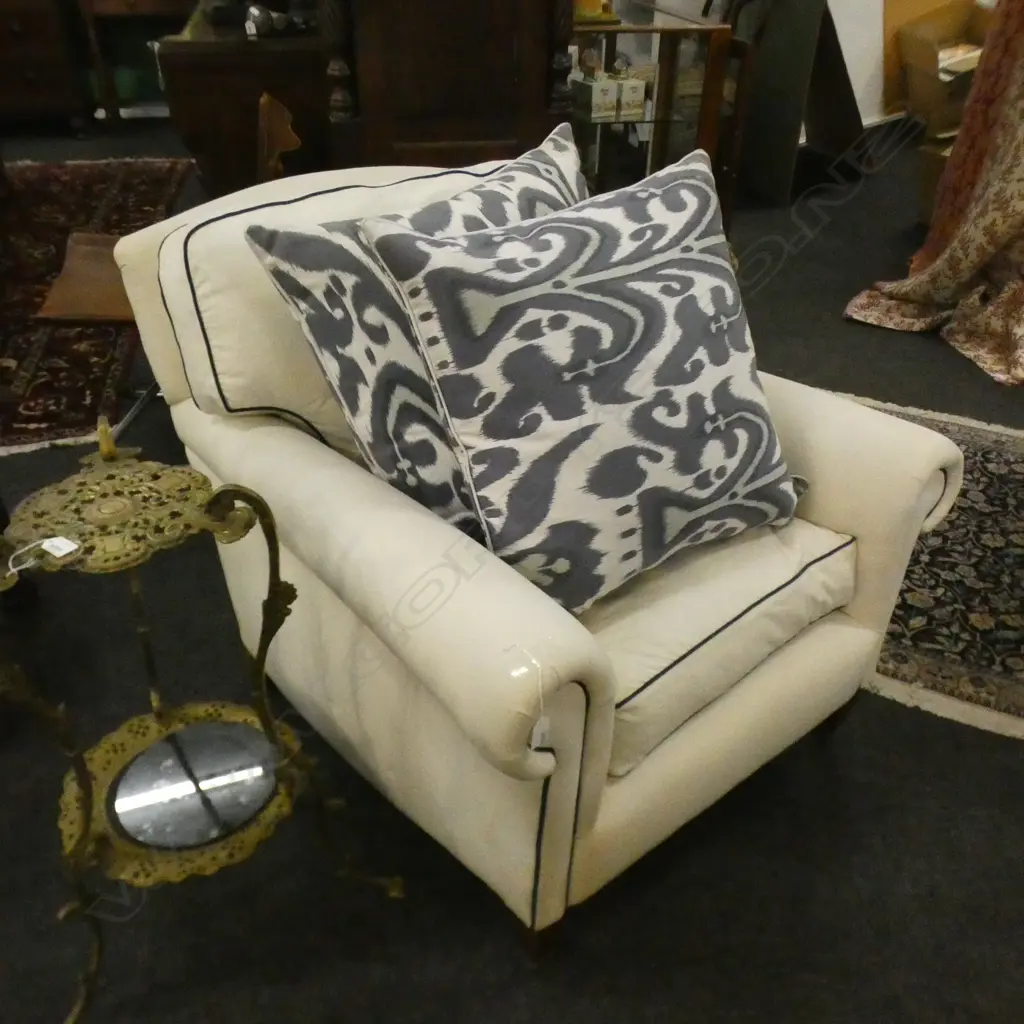 ARMCHAIR UPHOLSTERED IN WHITE LINEN w. BLUE IKAT CUSHION Image 1++