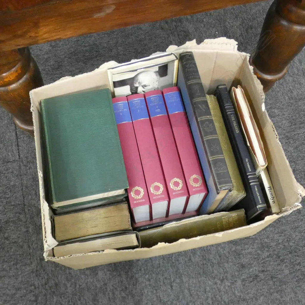 BOX OF BOOKS: PIRATES & HIGHWAYMEN Image 1++