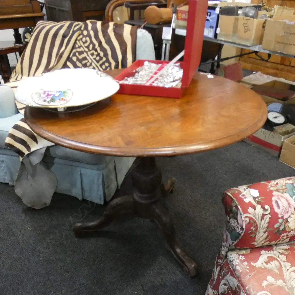 VICTORIAN ROUND PEDESTAL TABLE AF top split 900mm dia Image 1++