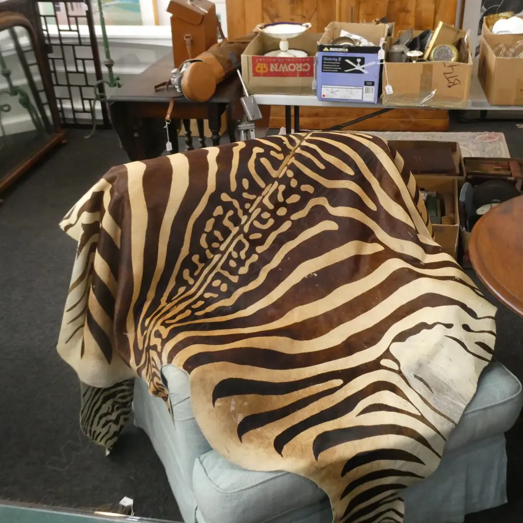 FAUX ZEBRA HIDE L 1900 MM Image 1++