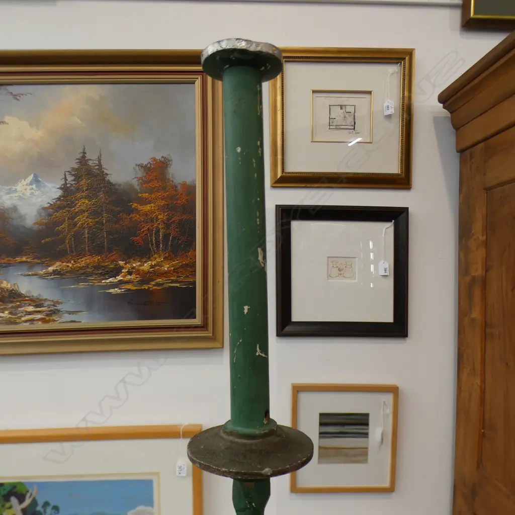 3 LEGGED GREEN PAINTED TWISTED METAL CANDLESTAND H.1595mm Image 1++