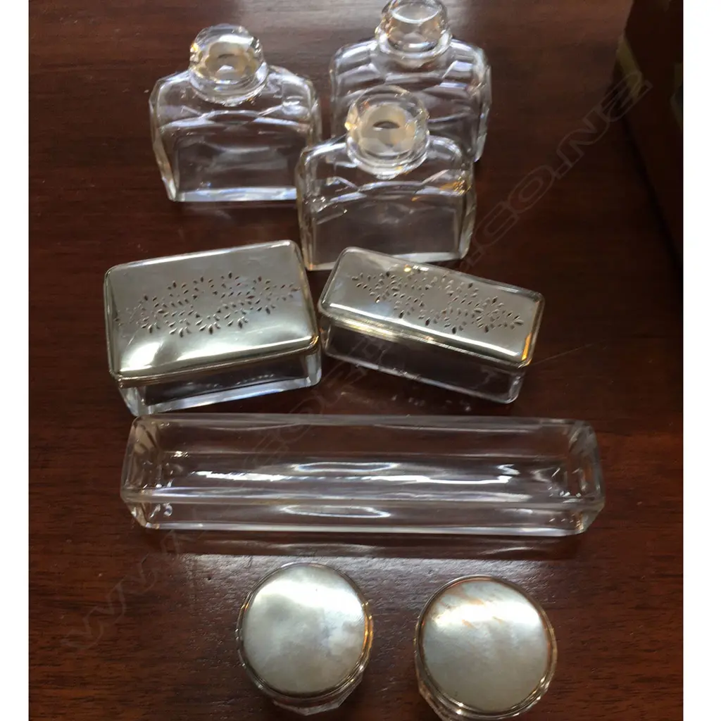 WOODEN VICTORIAN VANITY DRESSING CASE, w. EP POTS, PERFUME BOTTLES, LIFT OUT TRAY, W.310mm Image 1++