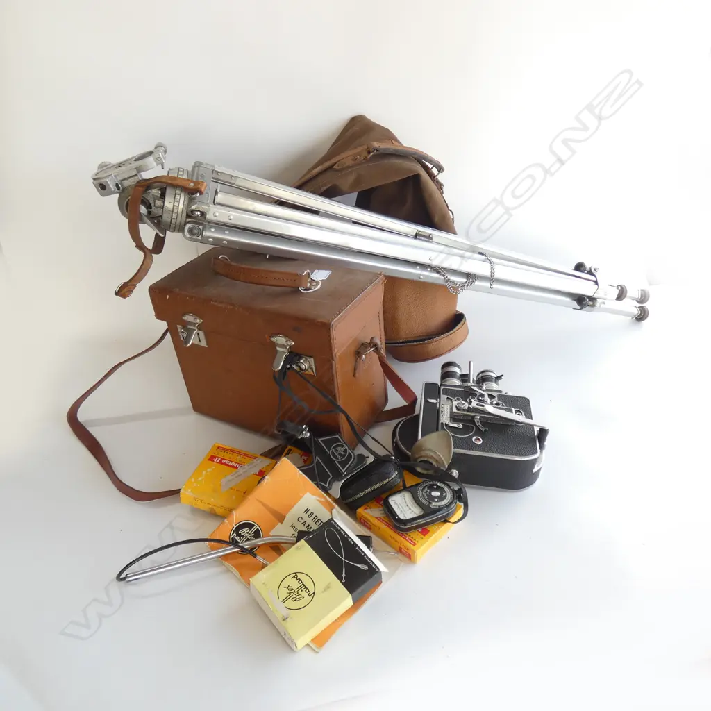BOLEX H8 REFLEX MOVIE CAMERA 8mm + TRIPOD + EXTRAS. IN CASE Image 1++
