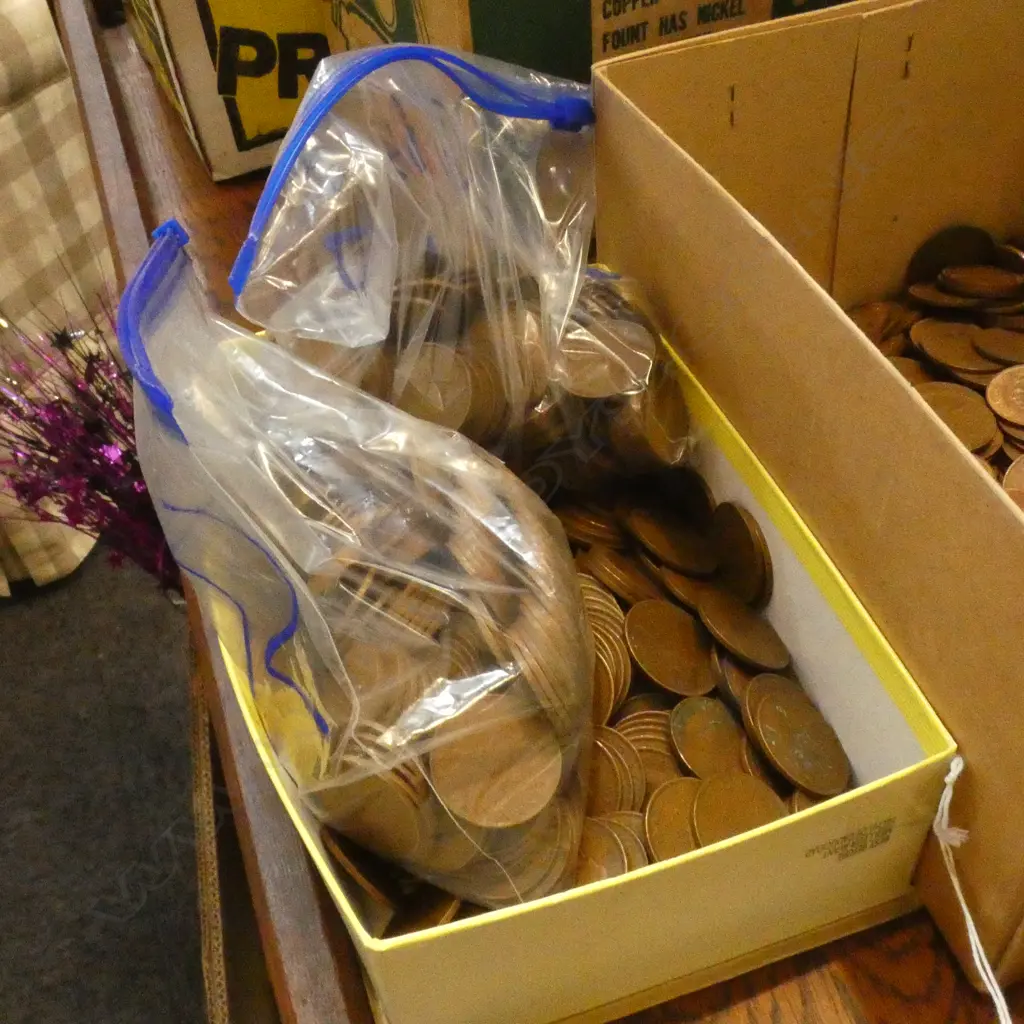 5.4 KG NZ COPPER PENNIES; 1940 - 1942 Image 1++