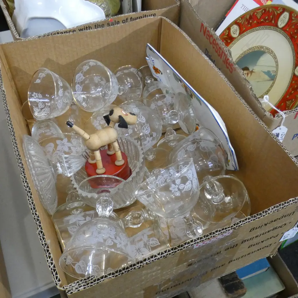 BOX LOT GLASSWARE ETC Image 1++