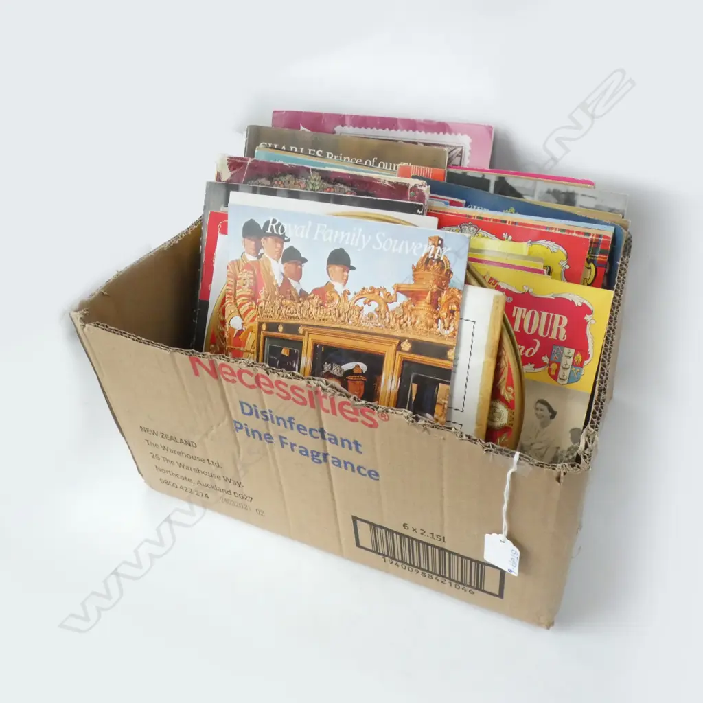 BOX OF ROYAL SOUVENIR BOOKS + 2 PORTLAND WARE TIN PLATES - QUEEN ELIZABETH & PRINCE PHILIP (DIA 255MM) Image 1++
