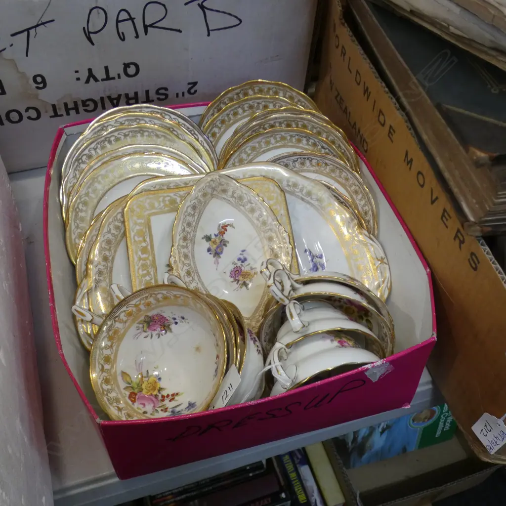 28 PCE HAMMERSLEY TEA SET EX. HIGHWIC HOUSE; 8 CUPS, 7 SAUCERS, 10 PLATES, + 3 OTHER Image 1++