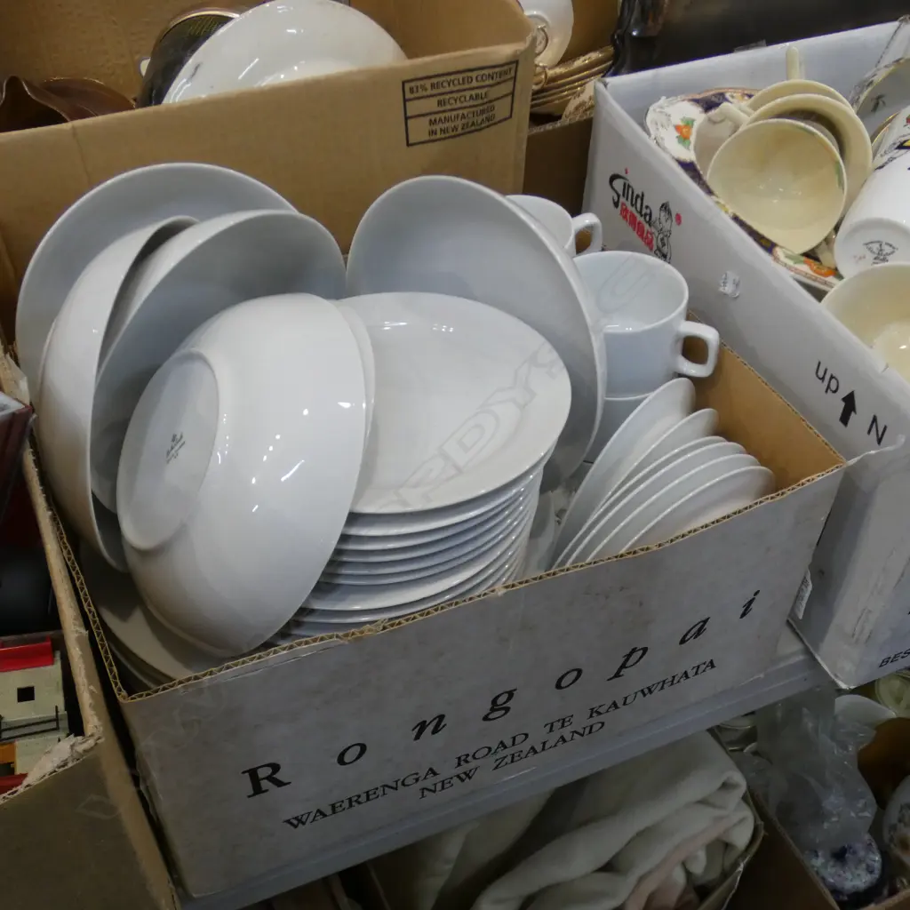 BOX LOT ESCHENBACH GERMANY WHITE PORCELAIN PART DINNER SERVICE Image 1++