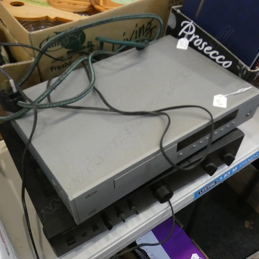 ARCAM CD PLAYER + ROTEL AMP LIGHTS WORK WHEN PLUGED IN BUT NOT TESTED Image 1++