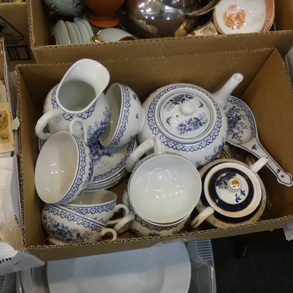 BOX LOT ORIENTAL B/W PART TEA SET, TEASPOONS ETC Image 1++