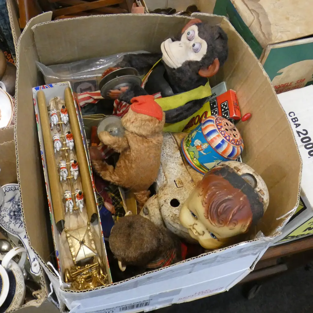 BOX LOT VINTAGE TOYS; 3 MONKEYS, CRAWLING BABY, PELHAM PUPPET, CORONATION COACH ETC Image 1++