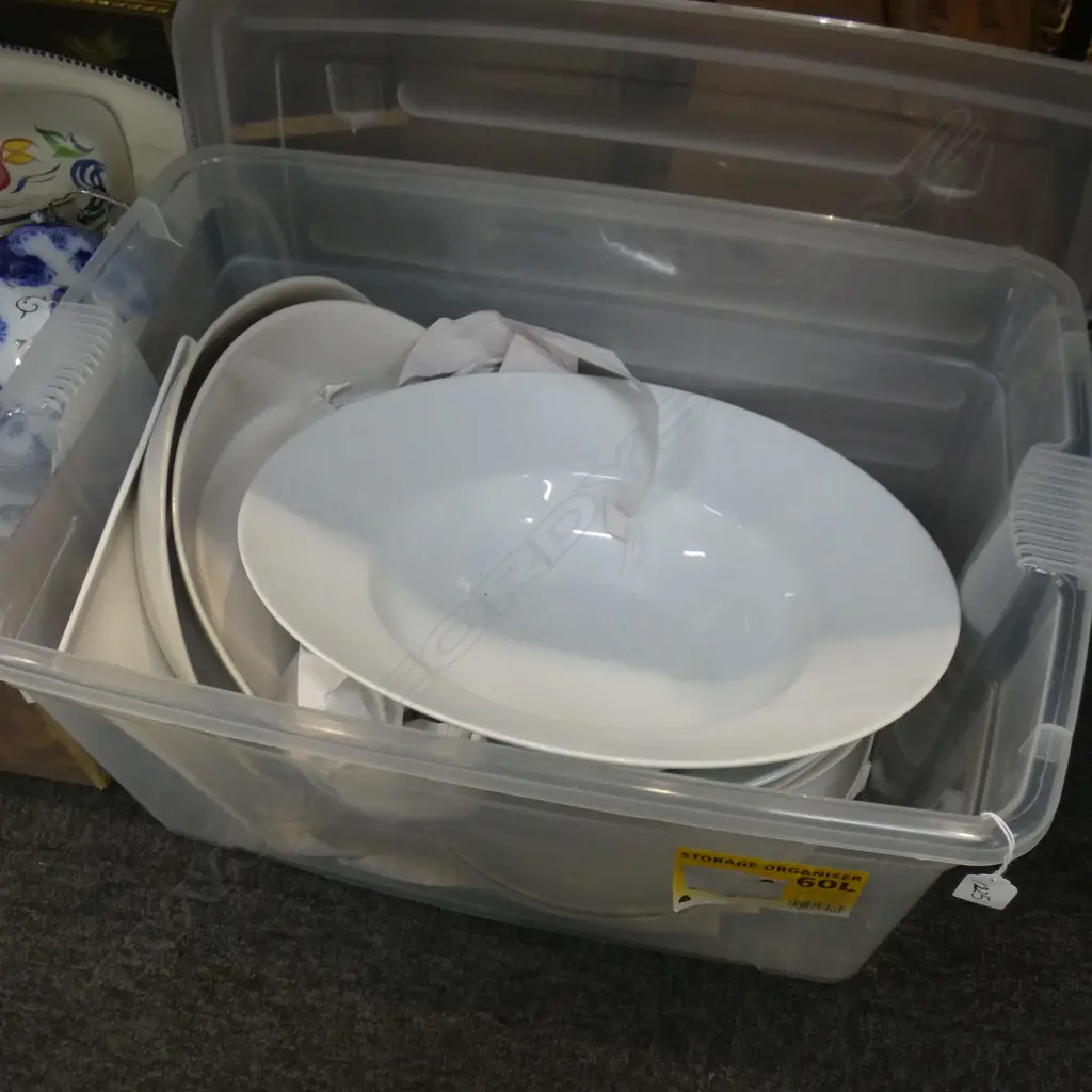 ASSORTED SERVING PLATTERS AND BOWLS Image 1++