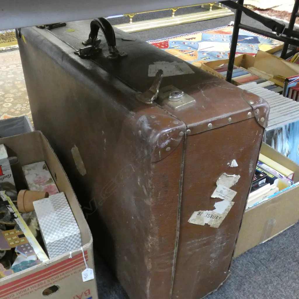 LARGE BROWN VINTAGE SUITCASE + ANOTHER INSIDE + TRIBAL & ABORIGINAL CONTENTS Image 1++