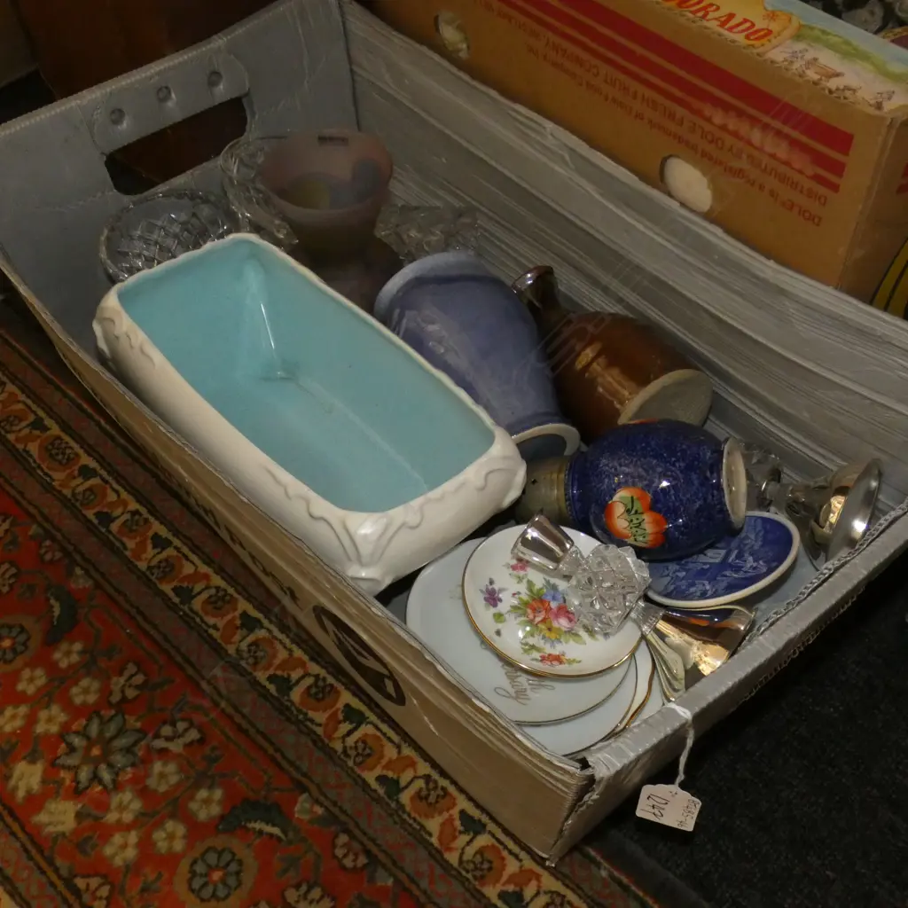 BOX ASST CHINA / GLASS / CRYSTAL ETC.. Image 1++