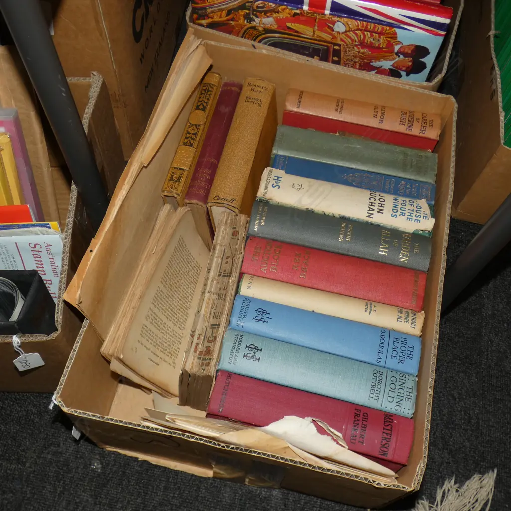 BOX LOT VINTAGE BOOKS EX. HIGHWIC HOUSE Image 1++