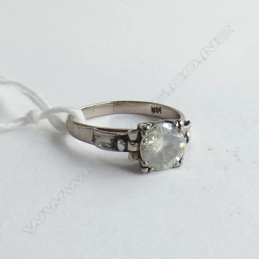14CT WHITE GOLD RING WHITE STONE Image 1++