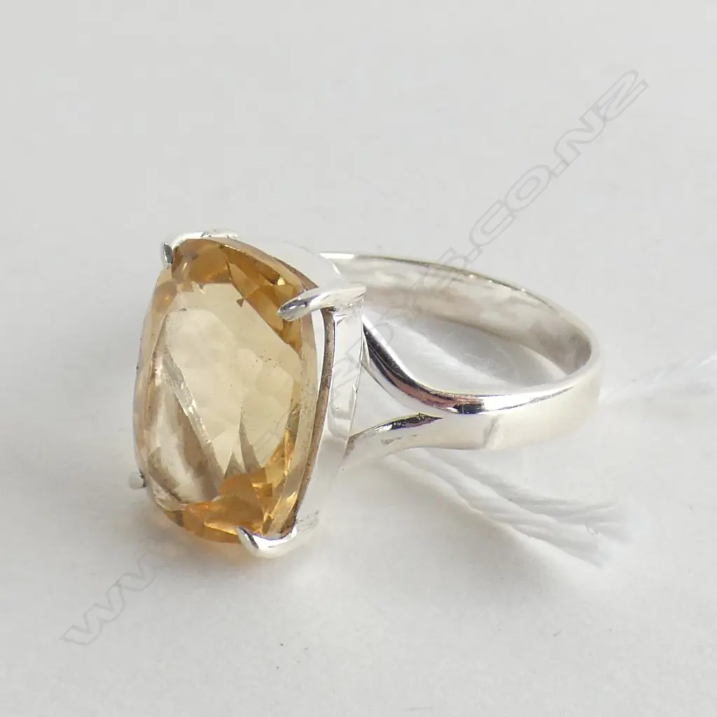 STG & CITRINE RING 4 GRAMS Image 1++