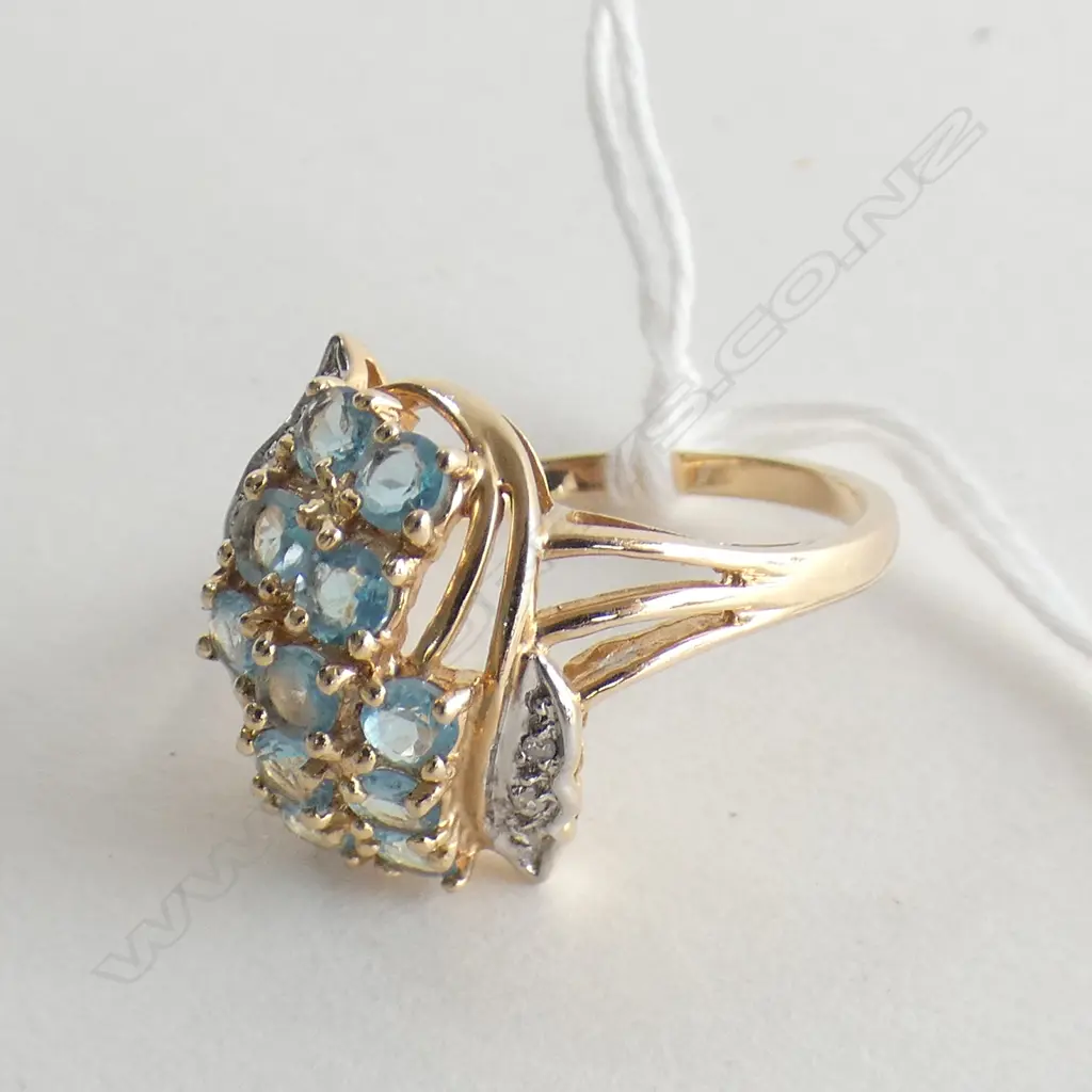10CT GOLD & BLUE STONE RING 4 GRAMS  Image 1++