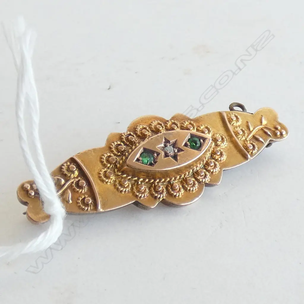 C1900 9ct GOLD BROOCH DIAMONDS & GREEN STONES (EMERALDS?) 1.98gms Image 1++