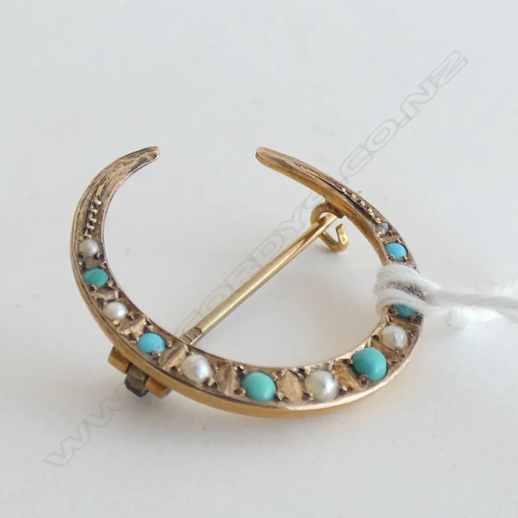 9ct GOLD C1900 CRESCENT BROOCH SEED PEARLS & TURQUOISE 1.6gms Image 1++