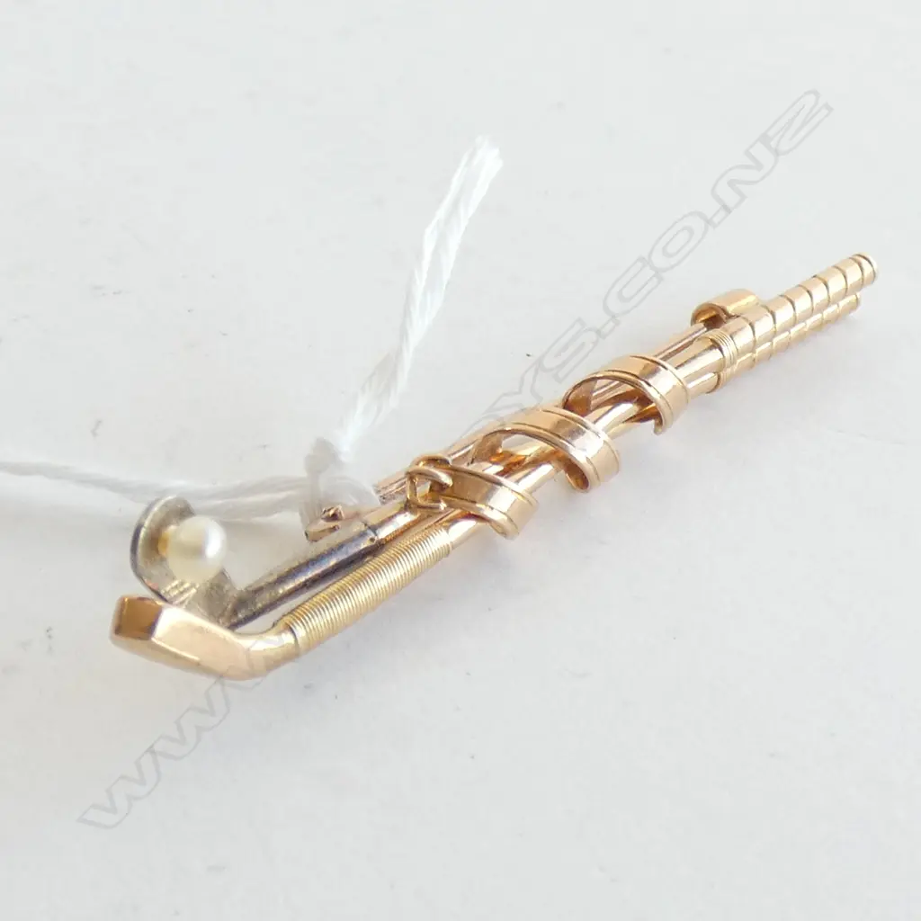 9CT GOLD 2 GOLF CLUB BAR BROOCH 4.7gms Image 1++